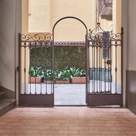 Elegante Appartamento Minimal Dai Tocchi Botanici Milano Exterior foto