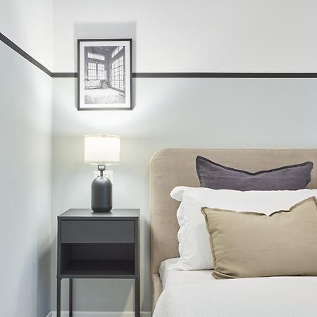 Elegante Appartamento Minimal Dai Tocchi Botanici Milano Exterior foto